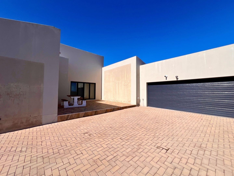 5 Bedroom Property for Sale in Myburgh Park Western Cape